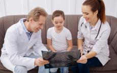 Ребенок боится врачей: советы психологов и опытных мам как помочь детям избавиться от страха